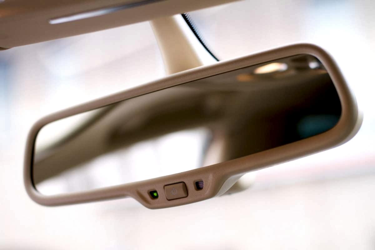 Регулировка зеркала заднего вида